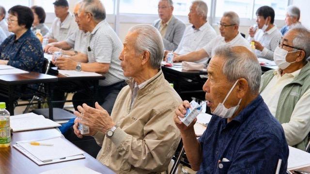 栄養補助ドリンクの体験会の様子