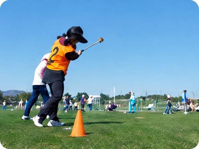 屋外でスポーツを楽しむシニアの様子